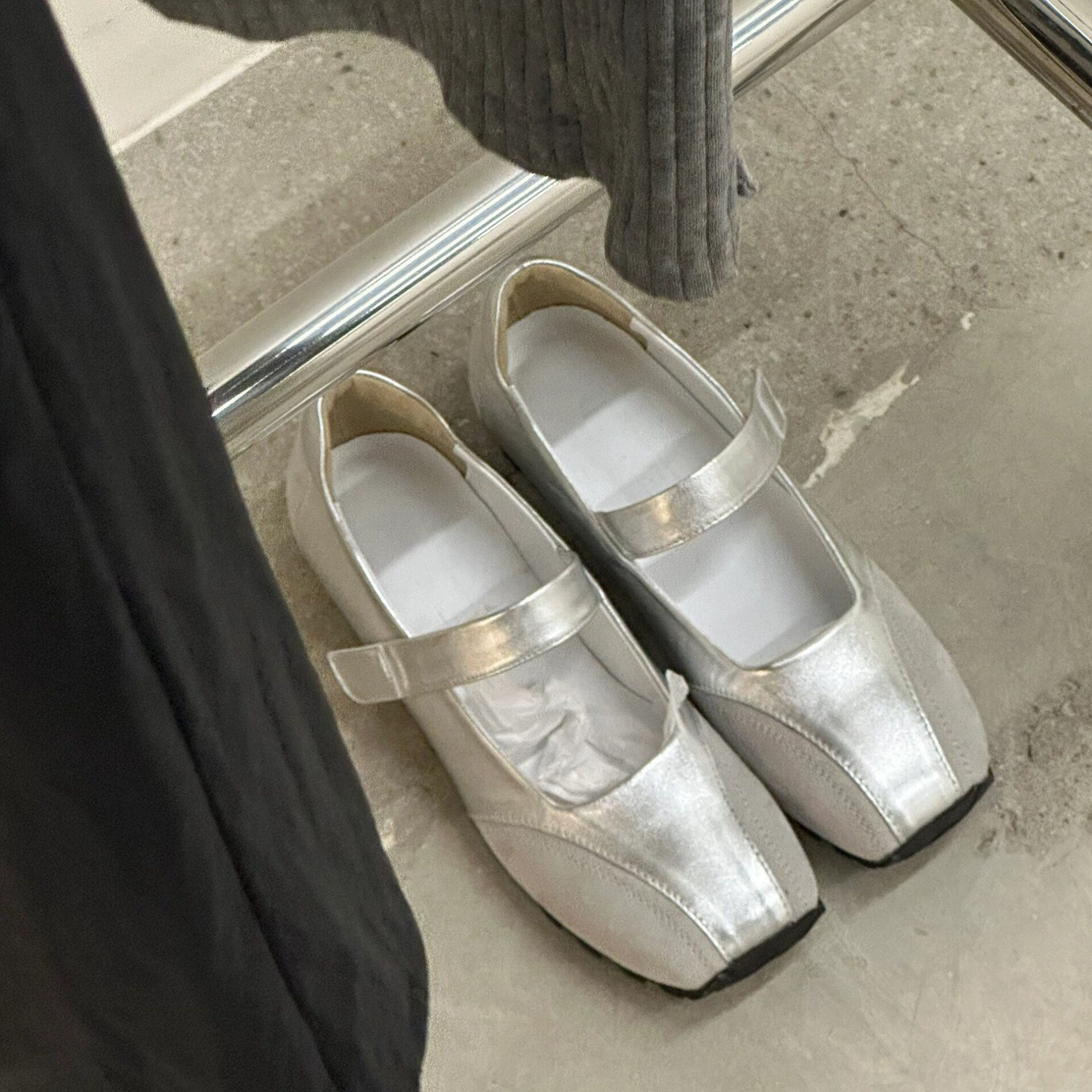 운동화처럼 편안한 여성 실버 메리제인 투컬러 쿠션 스니커즈 단화 컴포트화 - 이미지 3